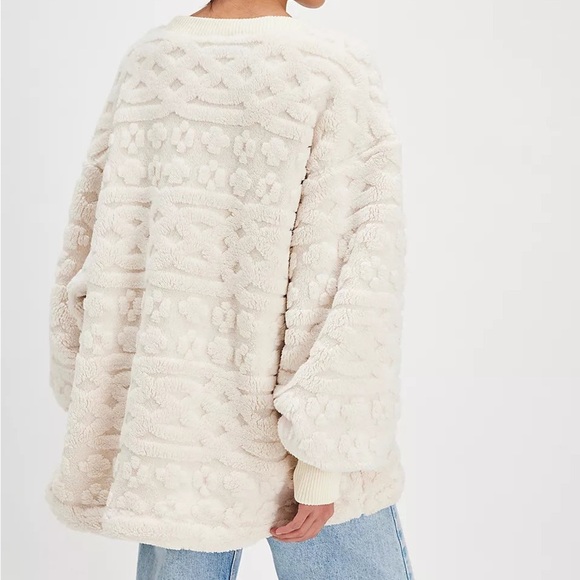 NWT--Free People Cable knit Sweatshirt Sweater with pockets sz L - Picture 2 of 8